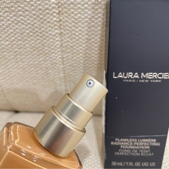 NEW Laura Mercier Flawless Lumière Radiance Perfect Foundation 2W2 Butterscotch - Picture 3 of 4